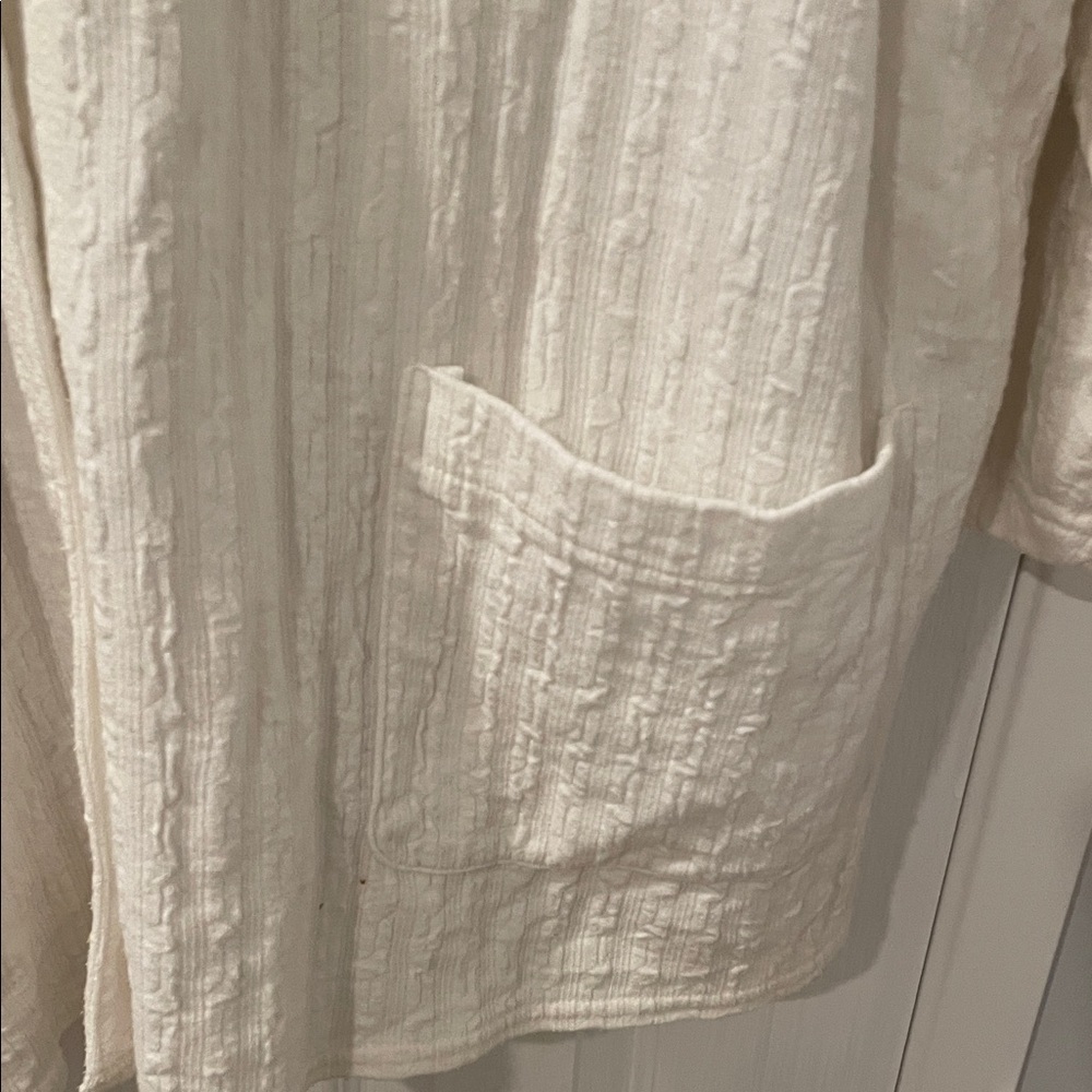 Bobbie Brooks Cream Button-Up Top 24W - Picture 4 of 4